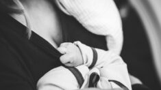 Des photos de femmes allaitant pour soutenir la maman giflée pour avoir nourri son bébé en public