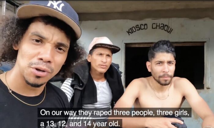("Durant notre voyage ils ont violé trois filles, 13, 12 et 14 ans") 
Trois Vénézuéliens parlent de leur voyage au Panama, à Dairen Gap, au Panama, le 21 avril 2021. (Capture d'écran de la vidéo de Michael Yon/The Epoch Times)