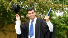 Un jeune homme de 22 ans scolarisé à domicile est la personne la plus jeune du Royaume-Uni à obtenir un doctorat en astrophysique