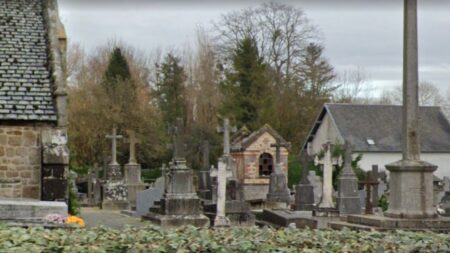 Manche – « C’est symboliquement très grave » : le cimetière classé de Genêts saccagé, les habitants sous le choc