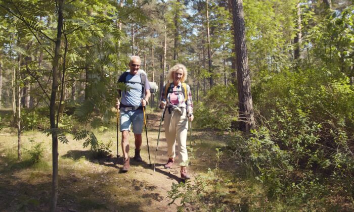 La randonnée est bénéfique même pour ceux qui ont des problèmes de santé préexistants. (nimito/Shutterstock)
