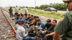 Le Texas poursuit l’administration Biden pour avoir relâché des migrants illégaux infectés par le Covid-19