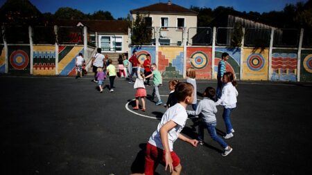 Le port du masque n’est finalement plus obligatoire dans les cours de récréation