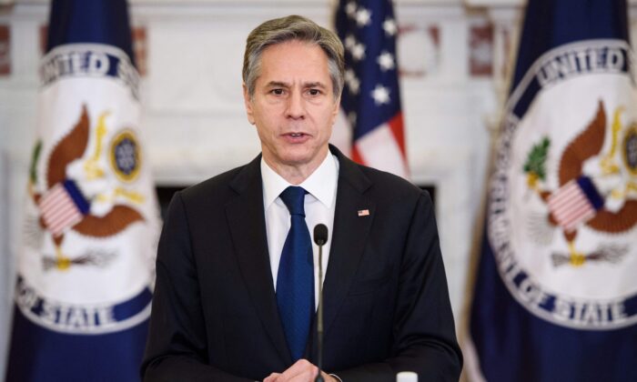 Le secrétaire d'État Antony Blinken s'exprime dans la salle Benjamin Franklin du département d'État, le 12 avril 2021. (Mandel Ngan/Pool/AFP via Getty Images)