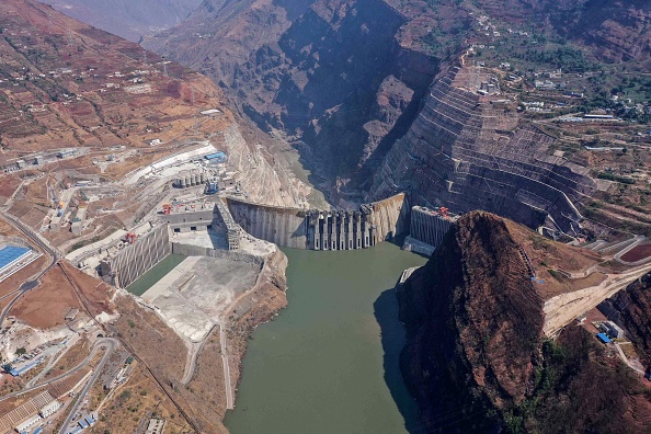  -Le chantier de construction de la centrale hydroélectrique de Baihetan à Zhaotong, dans la province du Yunnan, dans le sud-ouest de la Chine, le 22 avril 2021. Photo par STR/AFP via Getty Images.