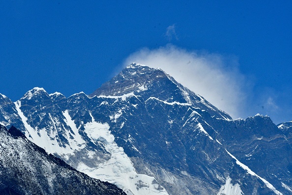 -Le mont Everest le 25 avril 2021. Photo de Prakash Mathema / AFP via Getty Images.