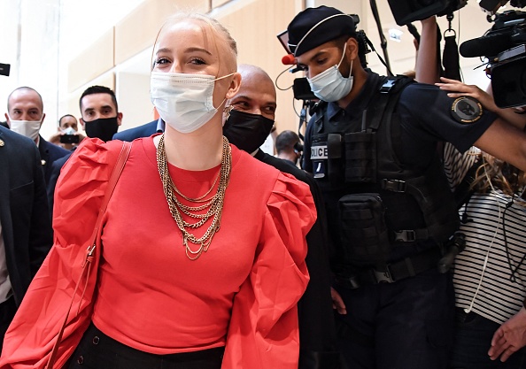 Mila a dénoncé lundi 21 juin à Paris, au procès de 13 de ses harceleurs présumés, des violences "totalement injustifiables", qu'elle a refusé d'excuser. (Photo BERTRAND GUAY/AFP via Getty Images)