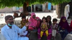 Catastrophe ferroviaire au Pakistan: une famille de « héros » au secours des victimes