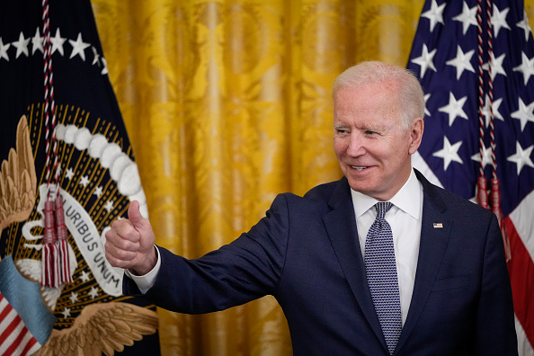 -Le président américain Joe Biden envisage de rencontrer prochainement Xi Jinping. Photo by Drew Angerer/Getty Images.