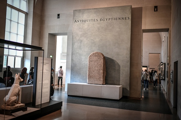 - L’entrée du département égyptien du musée du Louvre lors de l'inauguration du tombeau d'Akhethetep (Mastaba d'Akhethétep) le 24 juin 2021. Photo de STEPHANE DE SAKUTIN / AFP via Getty Images.