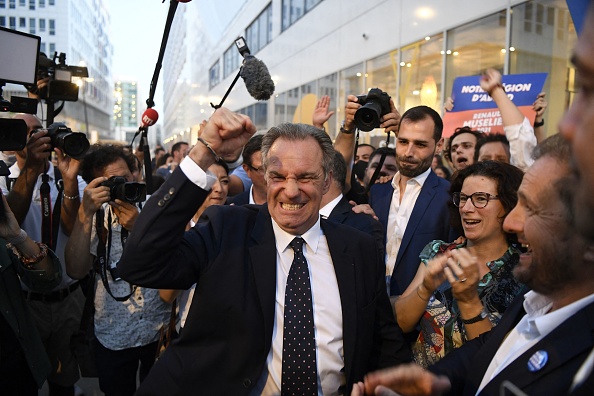 Renaud Muselier célèbre sa réélection après le second tour des élections régionales, le 27 juin 2021. (Photo : NICOLAS TUCAT/AFP via Getty Images)