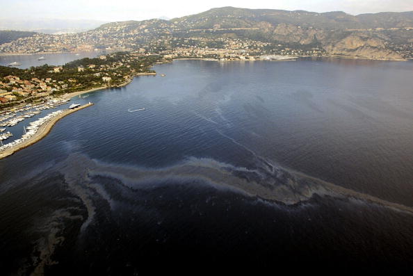 -Illustration. Pollution d'hydrocarbure au large de l'île de beauté. Photo Valery HACHE/AFP via Getty Images.