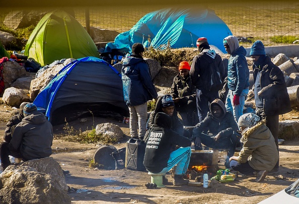Campement de migrants à Calais. (Photo : PHILIPPE HUGUEN/AFP via Getty Images)