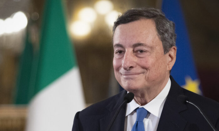 Le Premier ministre italien Mario Draghi au palais du Quirinal après une réunion avec le président italien, à Rome, le 3 février 2021. (Alessandra Tarantino/POOL/AFP via Getty Images)
