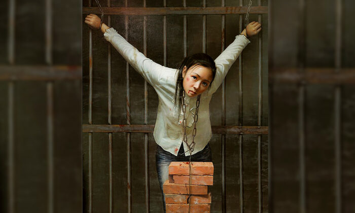 Une peinture illustrant la méthode de torture consistant à « suspendre des briques autour du cou ». Il s'agit de l'une des méthodes de torture les plus courantes utilisées pour briser l'esprit des pratiquants de Falun Gong déterminés et les contraindre à renoncer à leur foi. (FalunArt.org)