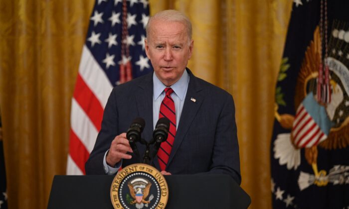 Le président Joe Biden, évoquant l'accord sur l'infrastructure depuis la salle Est de la Maison Blanche, le 24 juin 2021. (Jim Watson/AFP via Getty Images)