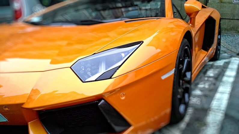 Une Lamborghini orange neuve (Pixabay)