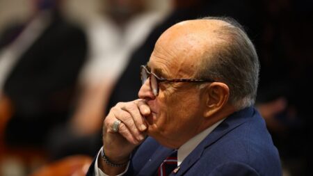 « L’Amérique n’est plus l’Amérique » déclare Giuliani après s’être fait suspendre sa licence d’avocat