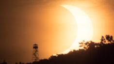 La photo de l’éclipse solaire d’un photographe est la réplique parfaite du croquis qu’il a partagé la nuit précédente