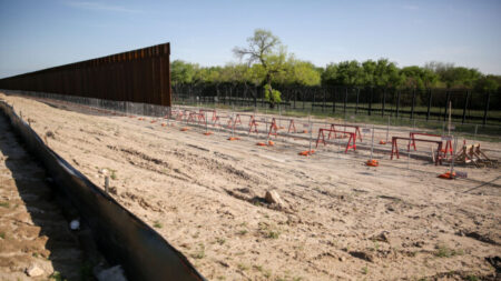 L’administration Biden dépense 3 millions de dollars par jour dans la suspension du mur frontalier