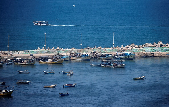 - Des pêcheurs palestiniens se dirigent vers la mer Méditerranée dans la ville de Gaza, Israël a annoncé l’extension de la zone de pêche accordée aux Gazaouis. Photo par MAHMUD HAMS / AFP via Getty Images.