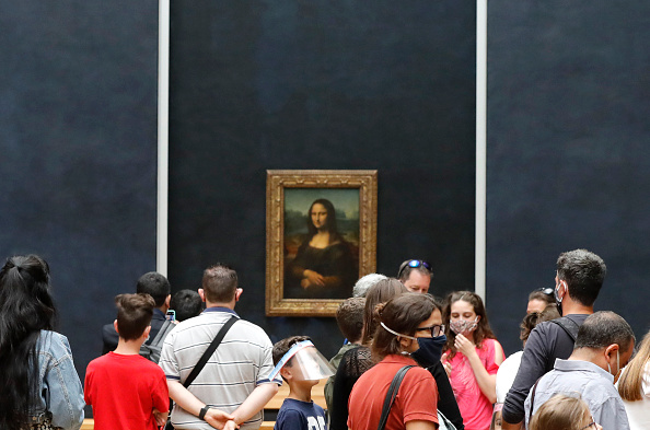 Salle du Musée du Louvre à Paris. (Photo : FRANCOIS GUILLOT/AFP via Getty Images)