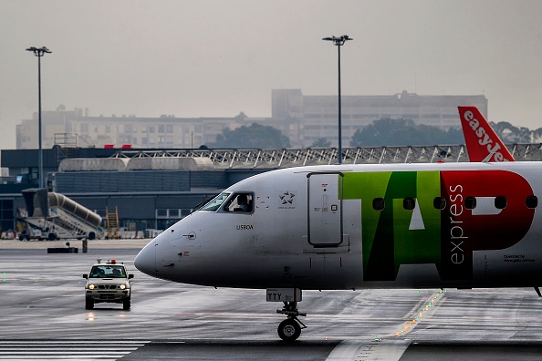 L'aéroport de Lisbonne, "hub" de la compagnie nationale TAP Air Portugal, était le plus touché avec près de 550 vols annulés. (Photo : PATRICIA DE MELO MOREIRA/AFP via Getty Images)