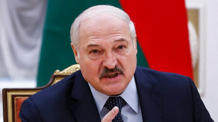 Biélorussie : douze militants d’opposition condamnés à des peines de 2,5 à 25 ans de prison