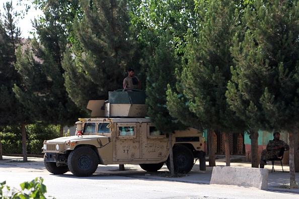 -Les talibans ont capturé le principal poste frontière afghan avec le Tadjikistan, ont annoncé des responsables le 22 juin, les forces de sécurité abandonnant leurs postes et certains fuyant la frontière. Photo par STR/AFP via Getty Images.