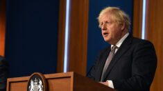 Covid : Johnson annonce la fin prochaine du port du masque en Angleterre