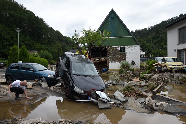 -Voitures et maisons endommagées après de fortes pluies et des inondations à Hagen, dans l'ouest de l'Allemagne, le 15 juillet 2021. Photo par INA FASSBENDER /AFP via Getty Images.