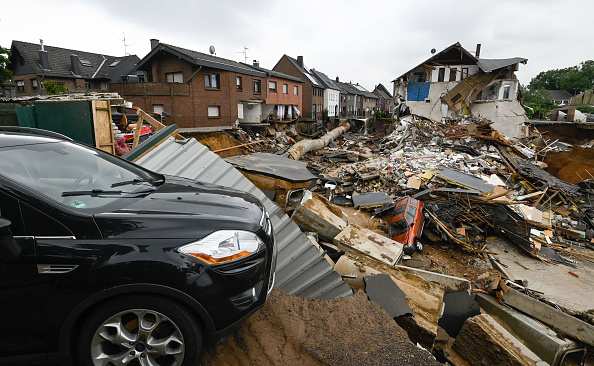 -Une zone complètement détruite par les inondations est représentée dans l'ouest de l'Allemagne, le 16 juillet 2021. Photo de SEBASTIEN BOZON/AFP via Getty Images.