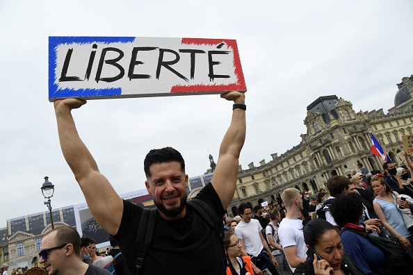 Paris 17 juillet 2021 - Manifestation contre le pass sanitaire. (Photo : BERTRAND GUAY/AFP via Getty Images)