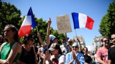 « Liberté, liberté » : des milliers de personnes contre le pass sanitaire à Marseille