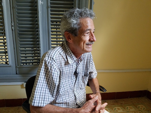 -Le réalisateur cubain Fernando Perez lors d'un entretien à La Havane, le 20 juillet 2021. Photo par Alexandre ALMARAL/AFP via Getty Images.