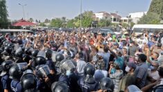 Tunisie: affrontements devant le Parlement après sa suspension