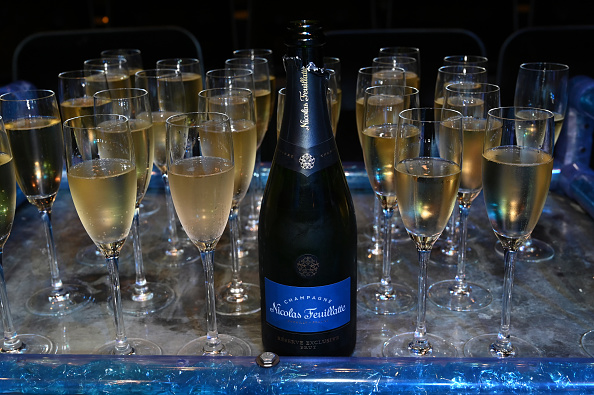 -Une bouteille de champagne est exposée au Luxueux Hôtel Casino le 24 juin 2021 à Las Vegas, Nevada. Photo de David Becker/Getty Images pour Blue Man Group.