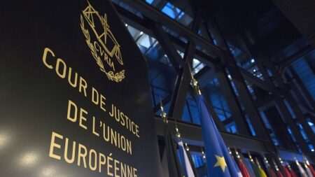 Interdire le voile au travail n’est pas discriminatoire, estime la cour de justice européenne