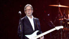 Eric Clapton dit qu’il ne jouera pas aux spectacles où la preuve de vaccination contre le Covid-19 est exigée