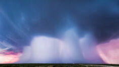 Un chasseur de tempêtes texan prend des photos « irréelles » d’une « quadruple microrafale » tombant du ciel