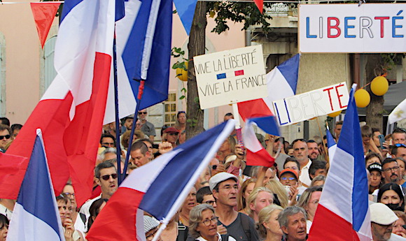 Rassemblement contre le pass sanitaire à Hyères (Var) le 7 août 2021. (Photo Suzanne Durand/The EpochTimes)