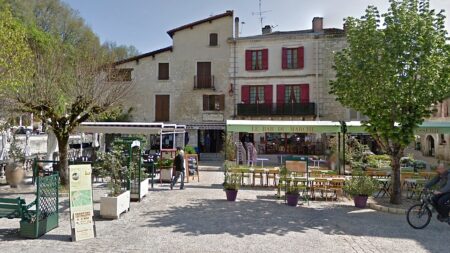 Dordogne : faute de saisonniers, une restauratrice embauche des retraités