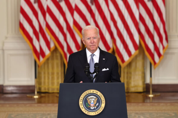 Le président Joe Biden prononce un discours sur l'aggravation de la crise en Afghanistan depuis la salle Est de la Maison Blanche à Washington, le 16 août 2021. (Anna Moneymaker/Getty Images)