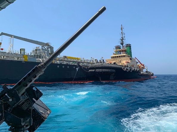 -Illustration- En mer d'Oman le pétrolier Mercer Street, géré par la société de l'Israélien Eyal Ofer a été la cible selon les Etats-Unis de "drones explosifs" de l’Iran. Photo de Mumen KHATIB / AFP via Getty Images.