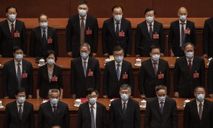 Des délégués du Parti communiste chinois assistent à la conférence législative de l'estampille du régime à Pékin, en Chine, le 28 mai 2020. (Kevin Frayer/Getty Images)