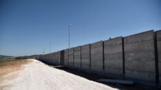 La Grèce érige un mur d’acier le long de la frontière turque par crainte des migrations afghanes