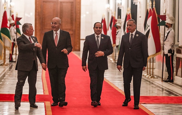 -Le président irakien Barham Saleh et le Premier ministre Mustafa Al-Kazemi reçoivent le président égyptien Abdel Fattah al-Sissi et le roi de Jordanie Abdallah II à Bagdad le 27 juin 2021. Photo AHMAD AL-RUBAYE/AFP via Getty Images.