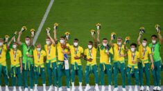 L’équipe brésilienne de football refuse de porter des hauts sponsorisés par la Chine lors de la remise des médailles aux JO de Tokyo