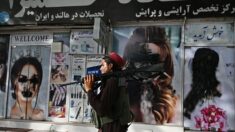 Les responsables talibans consultent, Biden juge que le « chaos » était inévitable