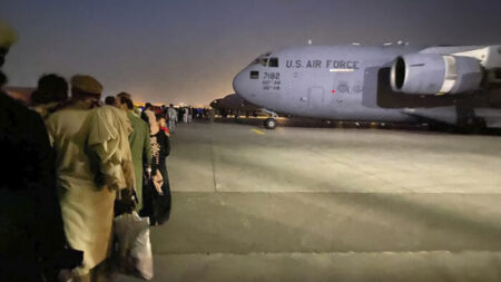 Maison-Blanche : les opérations de l’aéroport de Kaboul n’ont pas été interrompues par des attaques à la roquette